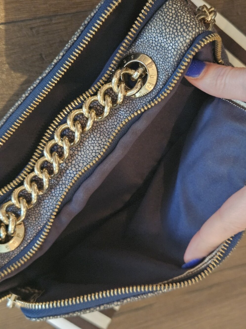 Henri Bendel Blue Stingray Embossed Leather Double Zip Chain 2-Way Bag + Dusty - Picture 8 of 15